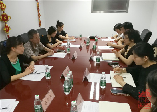 团中央网络影视中心党委常委、副主任，“青年之声”综合办公室副主任蔺玉红与北京大学中国药物依赖性研究所常务副所长时杰、北京禁毒教育基地副主任曲晓光等相关人员研究禁毒专题实施方案