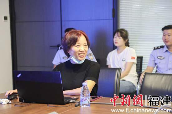 黄梅医生作预防艾滋病知识宣传