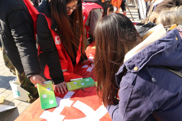 北京城市学院12.1防艾外展照片